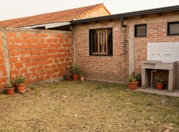 Casa · 80m² · 3 Ambientes · Casa en Venta en Romero a Refaccionar