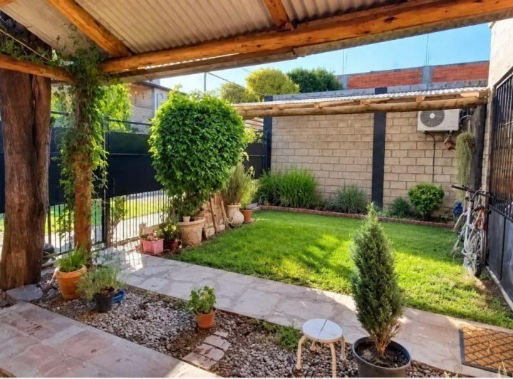 Casa · 150m² · 4 Ambientes · 2 Cocheras