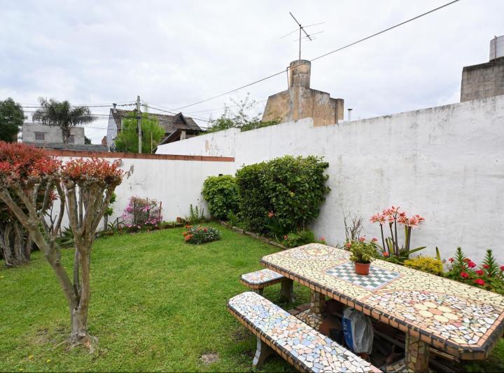 Casa · 90m² · 2 Ambientes · 5 Cocheras