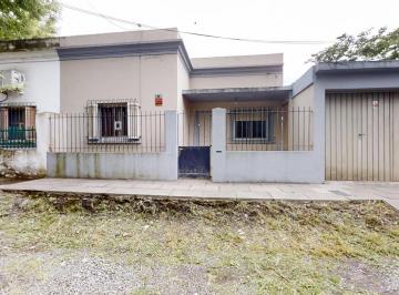 Casa · 86m² · 3 Ambientes · 1 Cochera · Casa en Venta 3 Amb en Boulogne - Ideal Ampliación con Jardín, Cochera y Buenos Accesos.