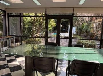 Oficina comercial · 350m² · 8 Ambientes · 3 Cocheras · Alquiler Oficina Premium Vicente Lopez de 8 Ambientes con Jardín y Pileta