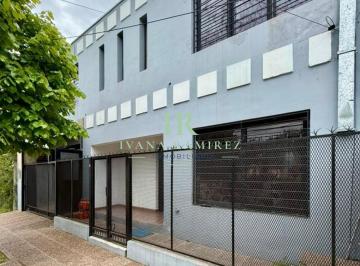 Casa · 400m² · 4 Ambientes · 1 Cochera · Se Vende Hermosa Casa de 4 Ambientes Lista Para Escriturar en Paso del Rey, Moreno.