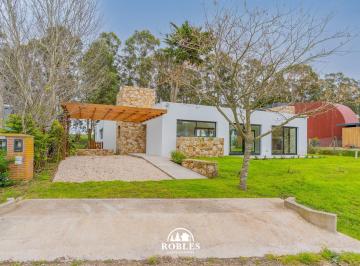 Casa · 1050m² · 4 Ambientes · Casa Estilo Moderno en Barrancas de San Benito