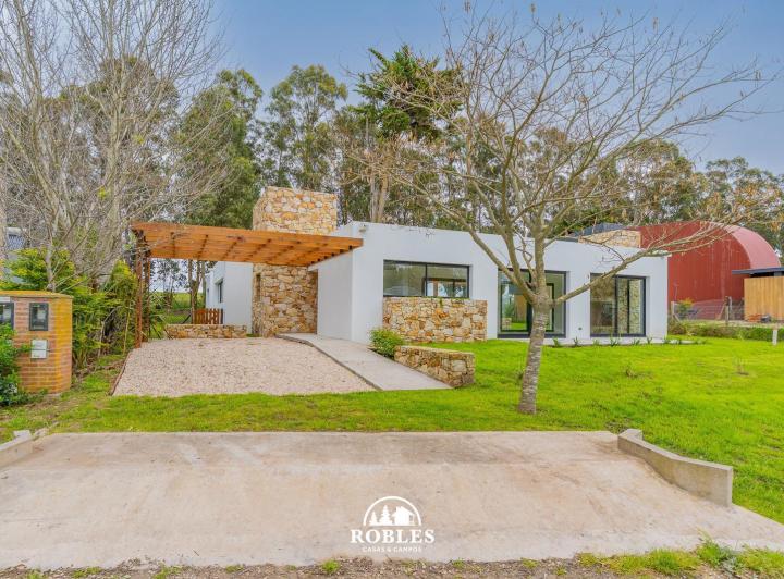 Casa · 1050m² · 4 Ambientes