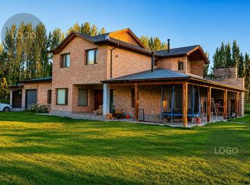 Quinta vacacional · 40000ha · 6 Ambientes · En Venta | Chacra de 5 Ha | Casa con 3 Dorm.| Pileta | Centenario Zona Chacras