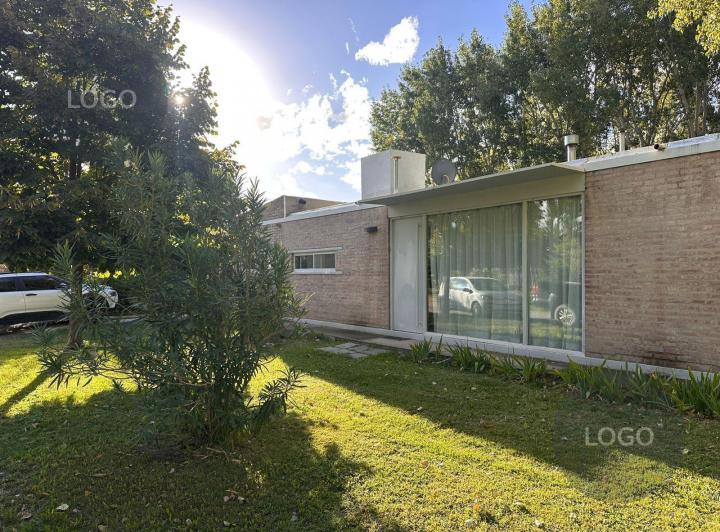 Casa · 140m² · 4 Ambientes · 1 Cochera