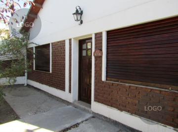 Casa · 340m² · 6 Ambientes · En Venta | Casa de 3 Dorm. + Departamento | Fernández Oro