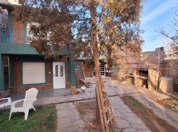 Casa · 263m² · 8 Ambientes · 3 Cocheras · En Venta, | Casa de 6 Dorm. y Patio | Añelo