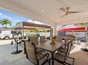 Casa · 242m² · 7 Ambientes · Casa en Venta Excelente Inversión!
