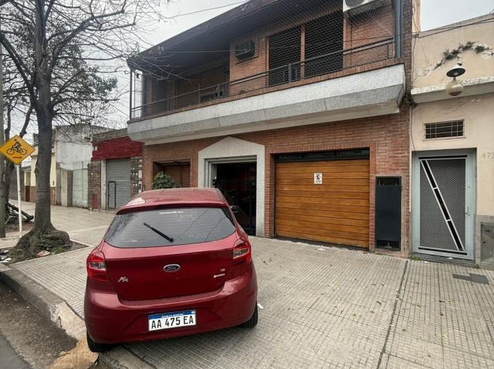 Casa · 287m² · 6 Ambientes · 1 Cochera