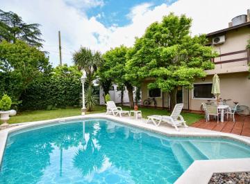 Casa · 161m² · 4 Ambientes · 2 Cocheras · Casa en Venta Gonnet 3 Dorm. - Apto Banco