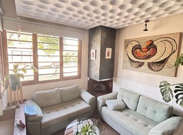 Casa · 200m² · 5 Ambientes · 1 Cochera · Casa 5 Ambientes con Pileta, Quincho y Parilla Reciclada Impecable