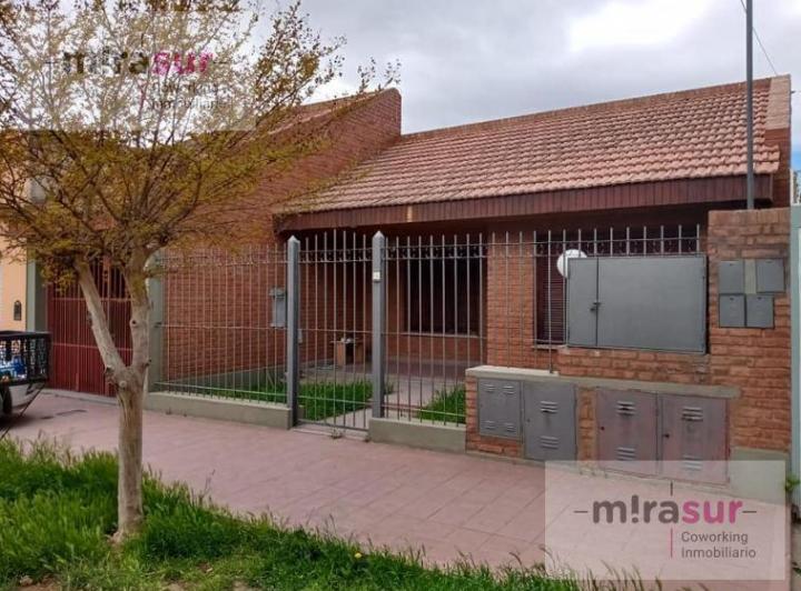 Casa · 180m² · 12 Ambientes · 1 Cochera