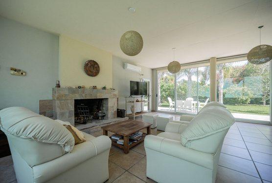 Casa · 130m² · 4 Ambientes · 3 Cocheras