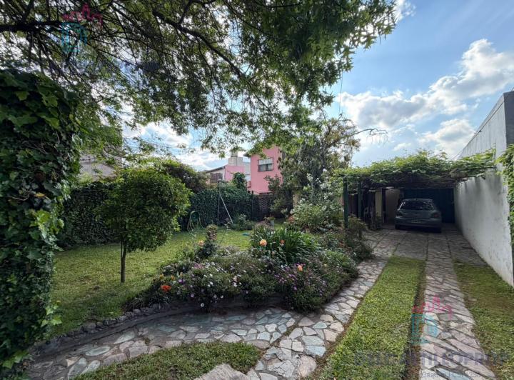 Casa · 80m² · 4 Ambientes · 3 Cocheras