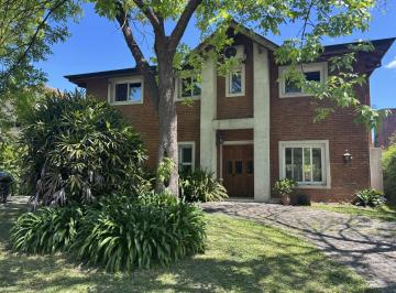 Casa · 890m² · 7 Ambientes · 2 Cocheras · Casa en Venta en Santa Maria de Los Olivos