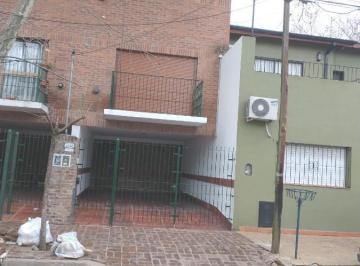 Casa · 174m² · 4 Ambientes · 3 Cocheras · Excelente Duplex,4 Ambien,3 Baños, Amplio Play, Cochera 3 Autos, Jardín.