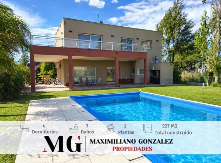Casa · 200m² · 5 Ambientes · 6 Cocheras