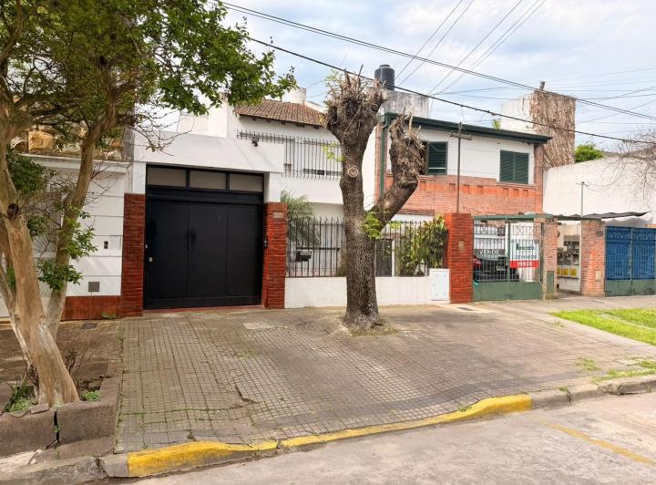 Casa · 150m² · 5 Ambientes · 2 Cocheras