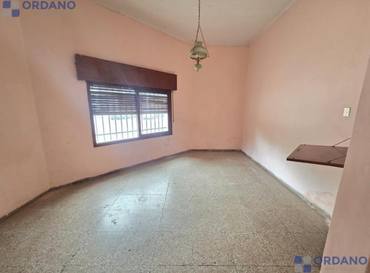 Casa · 215m² · 6 Ambientes · 4 Cocheras