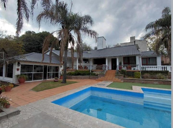 Casa · 453m² · 5 Ambientes · 3 Cocheras