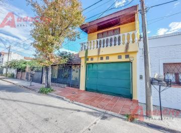 Casa · 219m² · 5 Ambientes · 2 Cocheras · Alquiler Casa 5 Ambientes en Castelar
