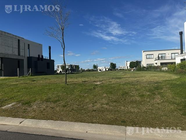 Terreno · 602m²
