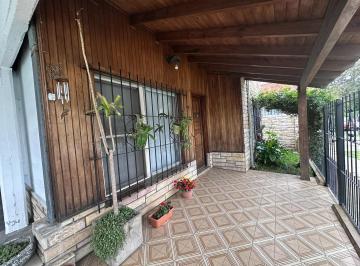 Casa · 201m² · 5 Ambientes · 1 Cochera · Malvinas Argentinas Casa en Venta 4 Dorm