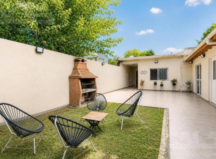 Casa · 250m² · 5 Ambientes · 3 Cocheras