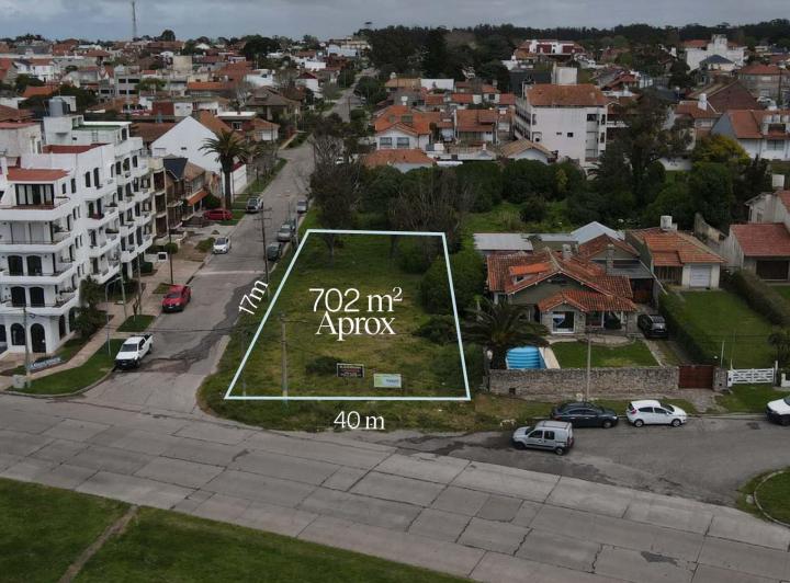 Terreno · 702m²