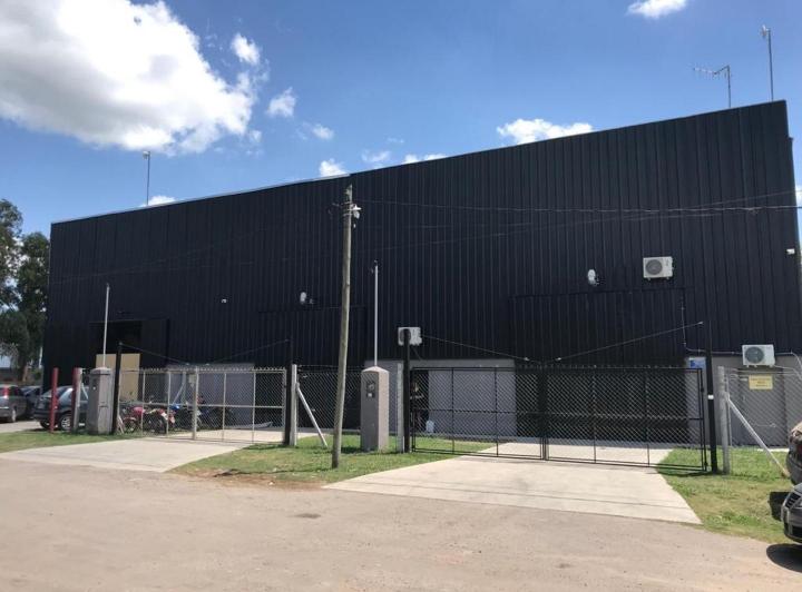 Local comercial · 300m² · 1 Ambiente · 4 Cocheras