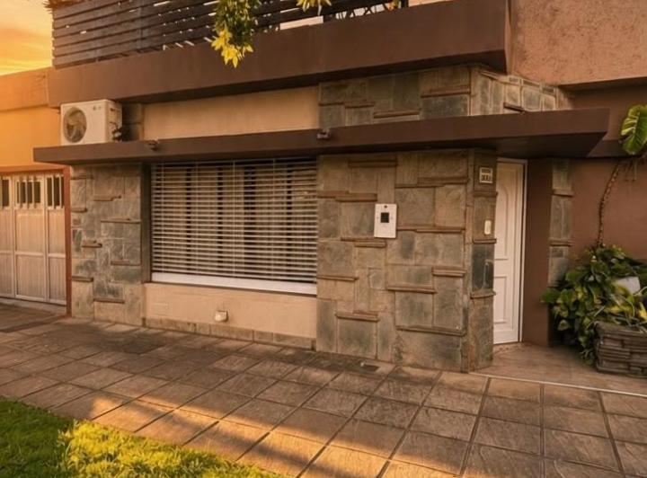 Casa · 150m² · 4 Ambientes · 1 Cochera