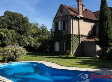 Casa · 440m² · 12 Ambientes · Venta. Casa Estilo Inglés. Hurlingham Centro. Lote 1530 m²
