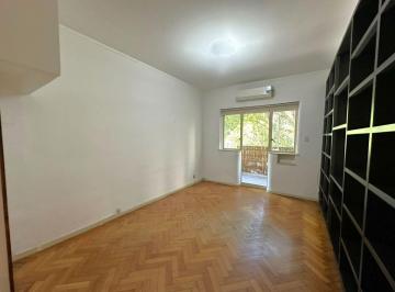Departamento de 3 ambientes, Palermo · Semipiso de 3 Ambientes Al Frente con Balcón