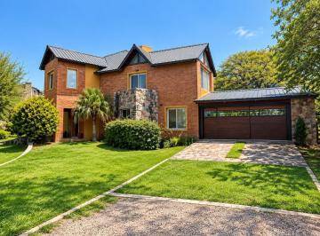 Casa · 270m² · 8 Ambientes · 2 Cocheras · Vende Casa 3 Dorm. Escritorio Pileta en Barrio Cerrado 4 Hojas Mendiolaza