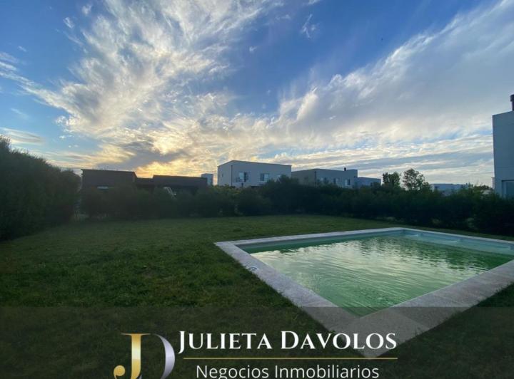 Casa · 173m² · 5 Ambientes · 6 Cocheras