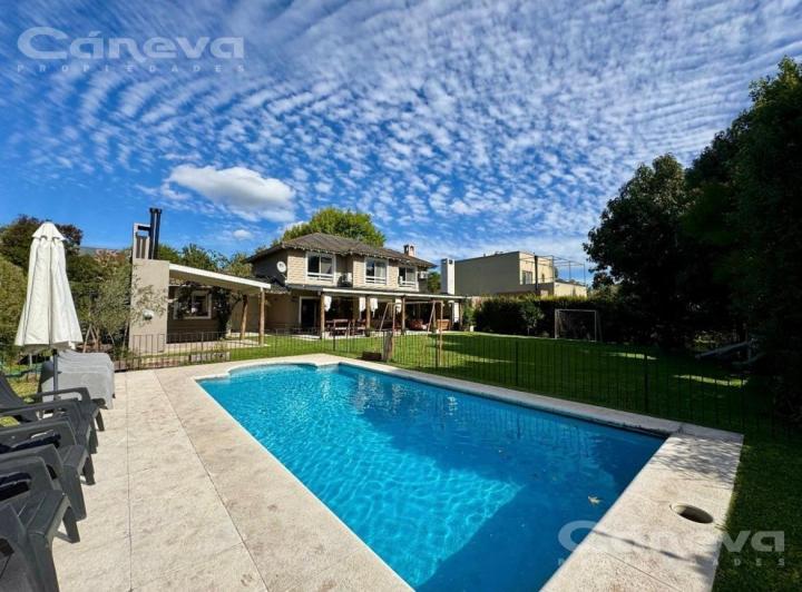 Casa · 205m² · 6 Ambientes · 5 Cocheras