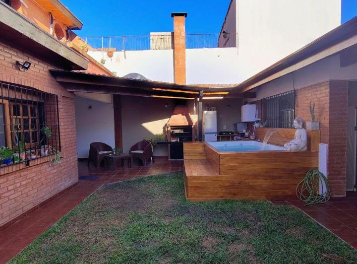 Casa · 150m² · 3 Ambientes · 4 Cocheras