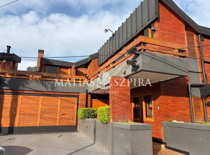 Casa · 675m² · 7 Ambientes · 5 Cocheras