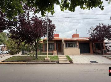 Casa de 7 ambientes, Luján de Cuyo · Hermoso Chalet en Alquiler | Barrio 21 de Julio, Carrodilla