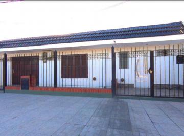 Casa · 143m² · 4 Ambientes · 2 Cocheras · Se Vende Casa 3 Dorm. 3 Baños 2 cocheras,(Apta Credito) Villa Mercedes S. L