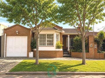 Casa · 140m² · 4 Ambientes · 2 Cocheras · Venta Casa 4 Amb. Parque. Pileta. Castelar Norte