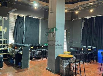 Local comercial · 402m² · 1 Ambiente · Local en Venta con Subsuelo y Dos Pisos de Viviendas