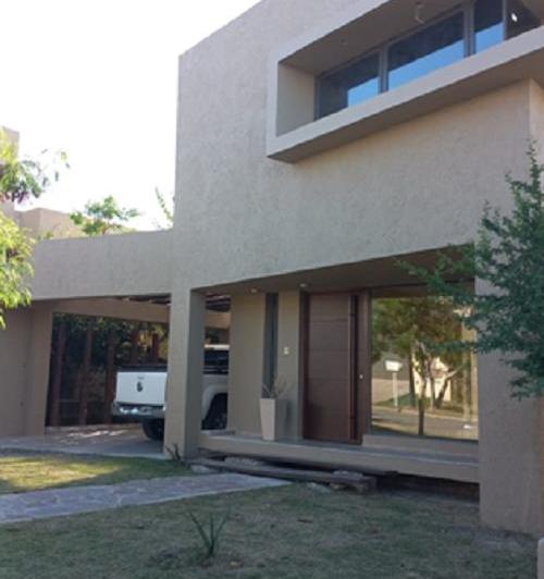 Casa · 200m² · 6 Ambientes · 2 Cocheras