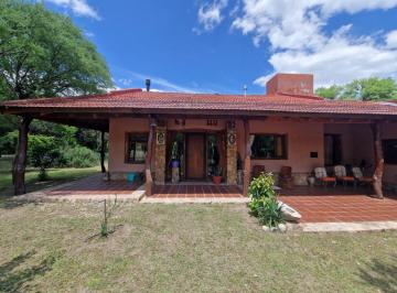 Casa · 160m² · 4 Ambientes · 1 Cochera · Casa en Villa de Las Rosas