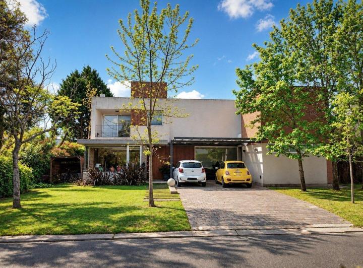 Casa · 320m² · 5 Ambientes