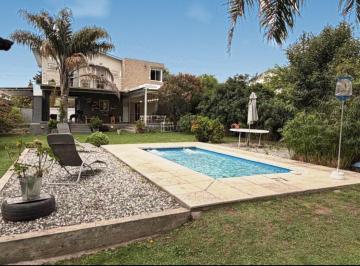 Casa · 250m² · 6 Ambientes · 6 Cocheras · Casa con Gran Parque y Pileta en Villa Rivera Indarte - 4 Dorm, 3 Baños, Cochera Techada
