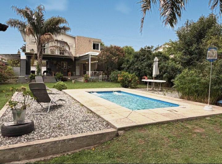 Casa · 250m² · 6 Ambientes · 6 Cocheras
