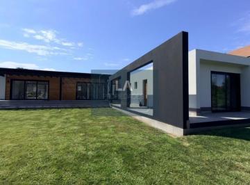 Campo · 163m² · 3 Ambientes · 4 Cocheras · Arenas del Sur Casa en Venta