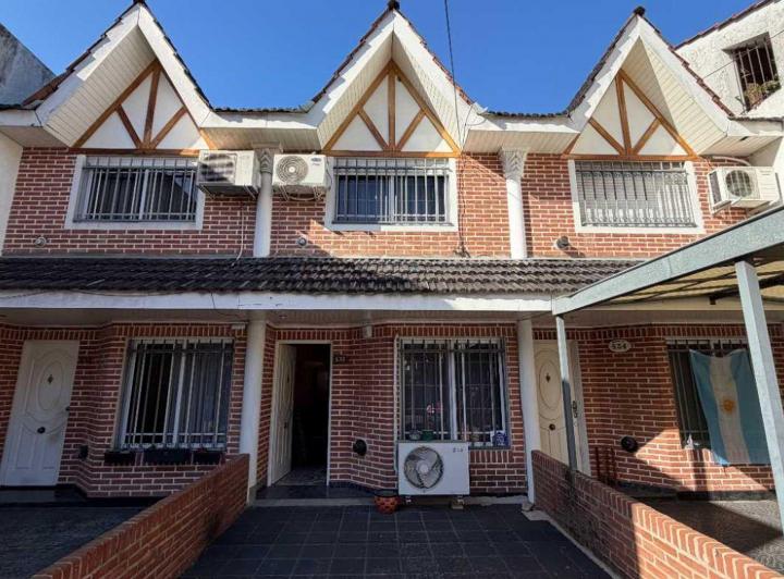 Casa · 107m² · 4 Ambientes · 1 Cochera